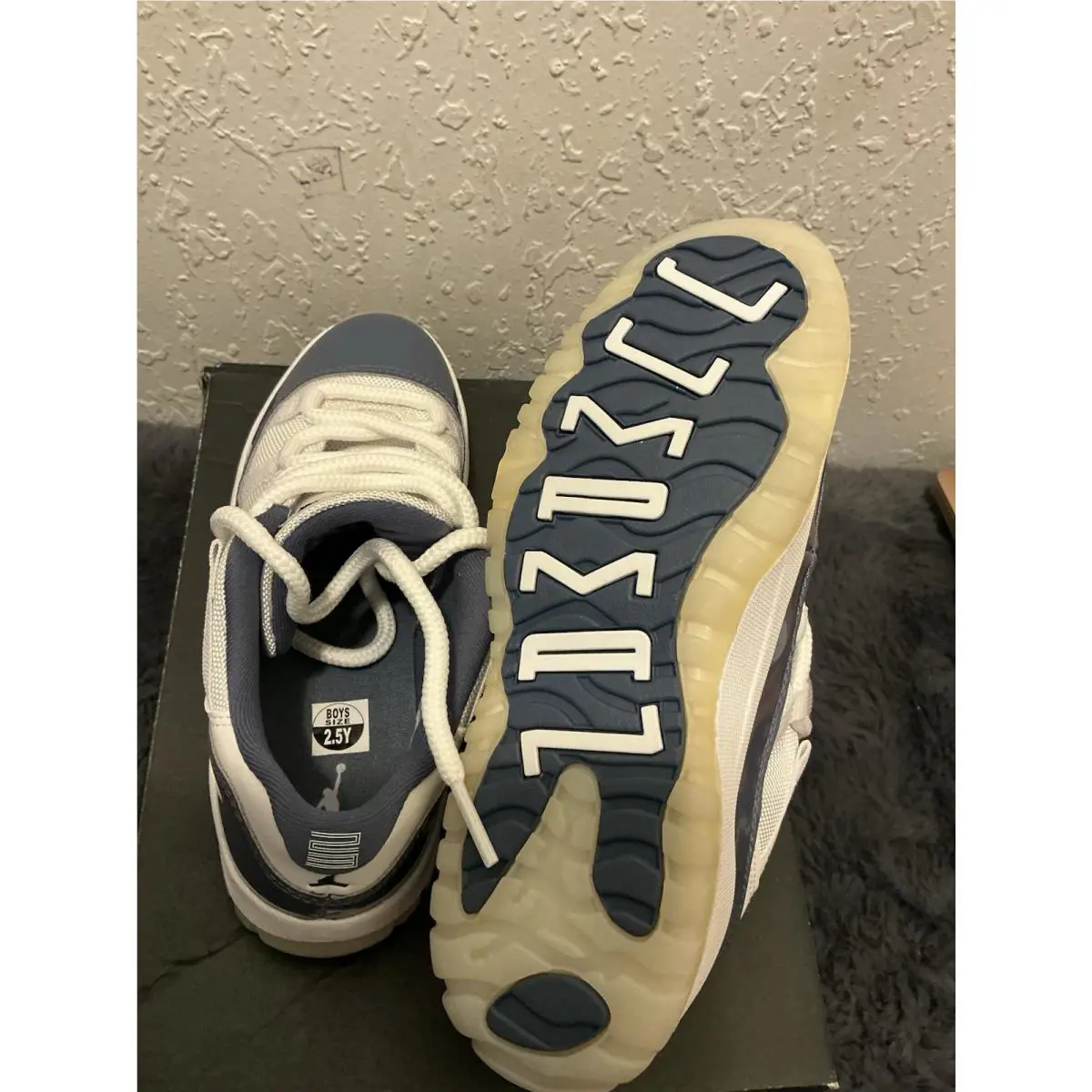 Nike shoes - Air Jordan 11 - Air - Blue 6
