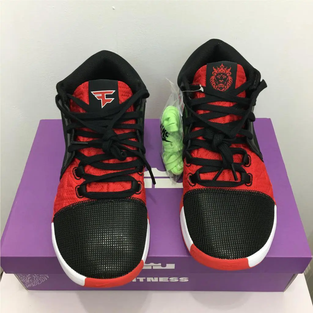 Nike shoes - lack/White-University Red (UPC: 196969664633) 1