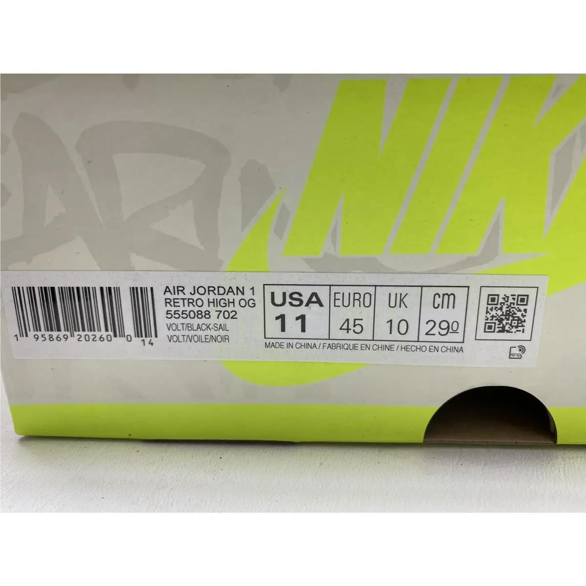 Nike shoes - AIR JORDNAN 1 RETRO HIGH OG - Yellow 6