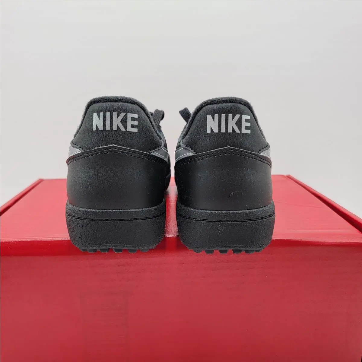 Nike shoes - Black 2
