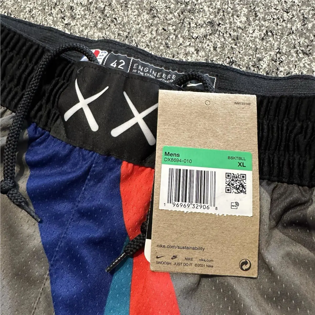 Nike clothing - Black (UPC: 196969329068) 2