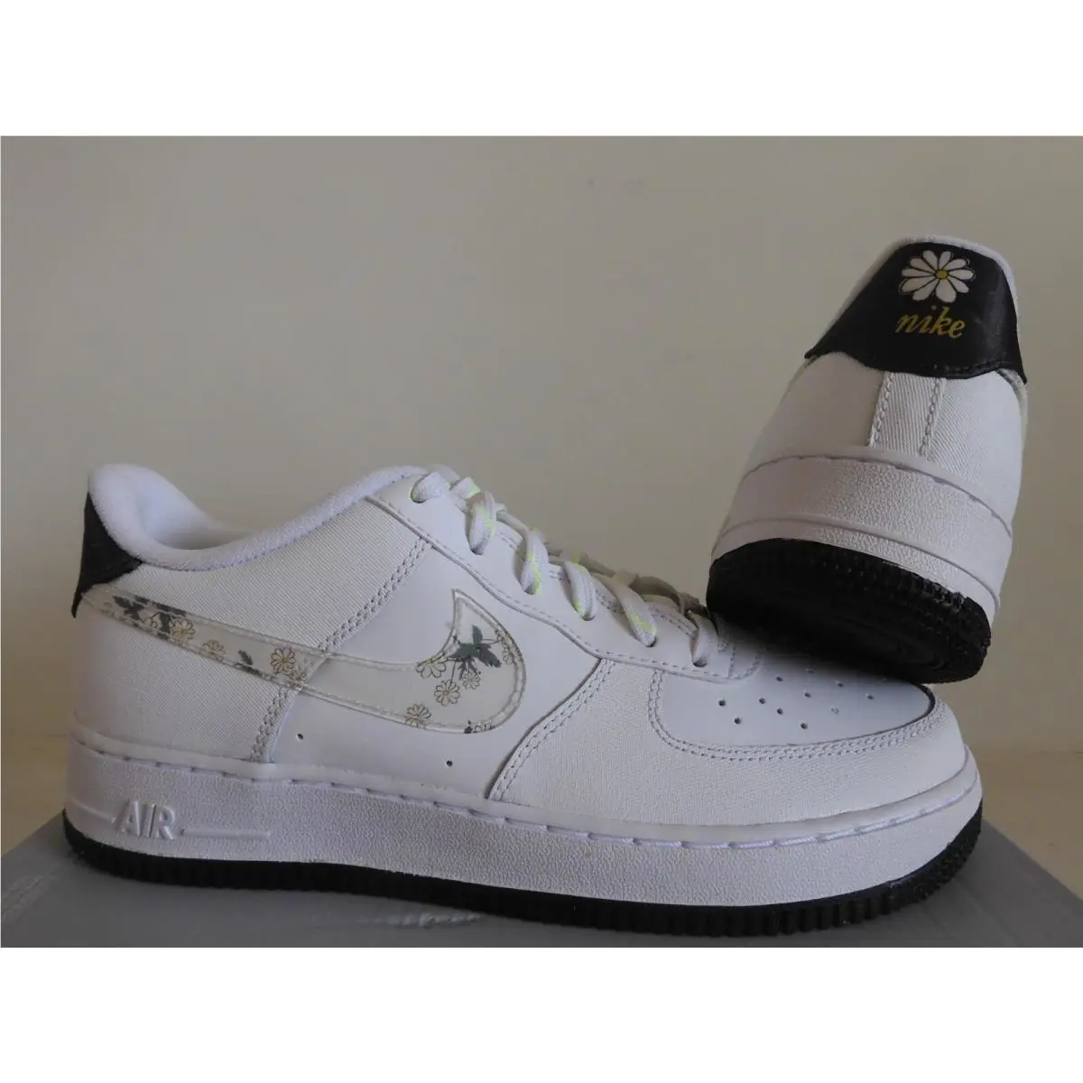 Nike shoes - Nike Air Force 1 GS - White (UPC: 194275558509) 0