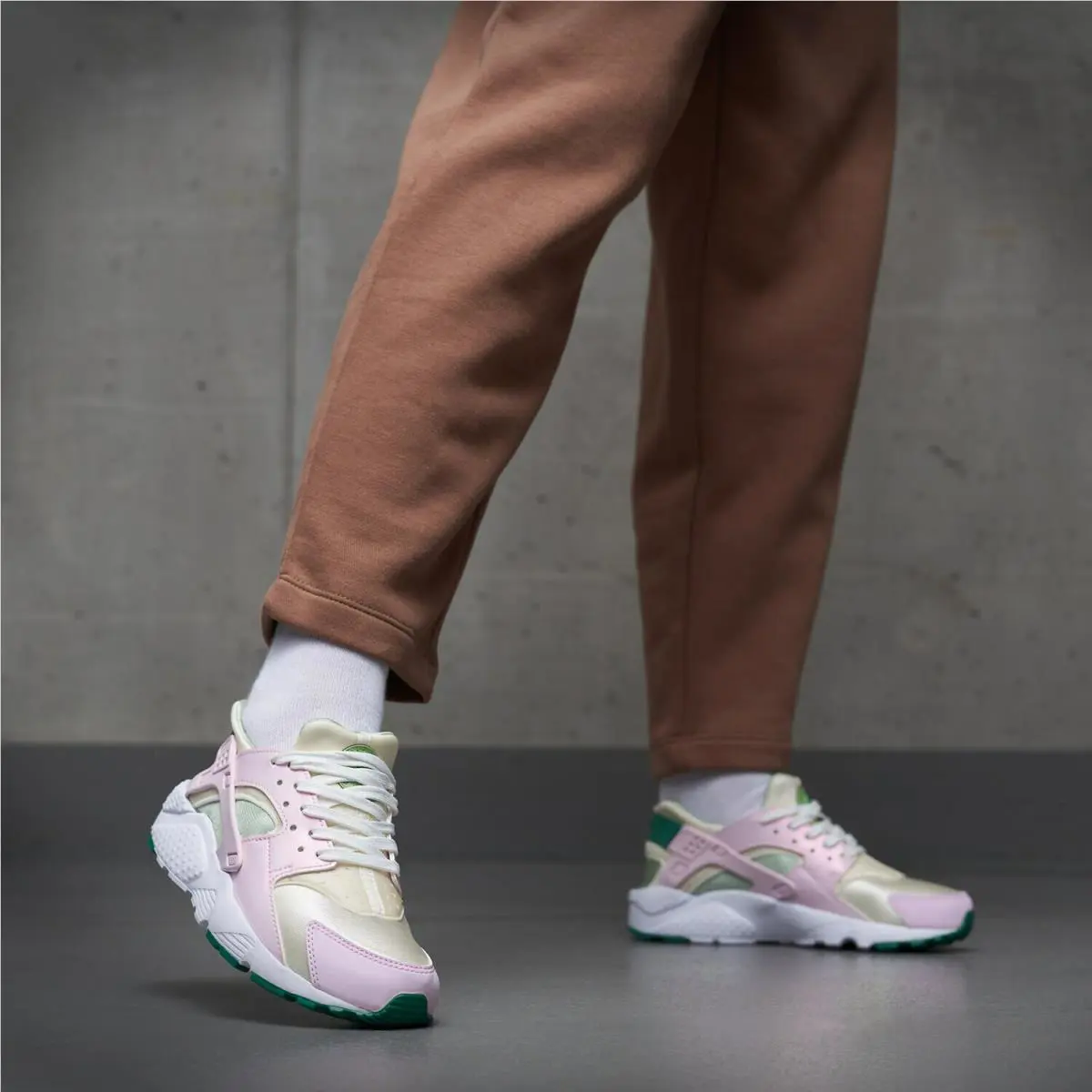 Nike shoes - Nike Huarache Run - Huarache Run - Pink Foam/Malachite-Sesame Rose 0