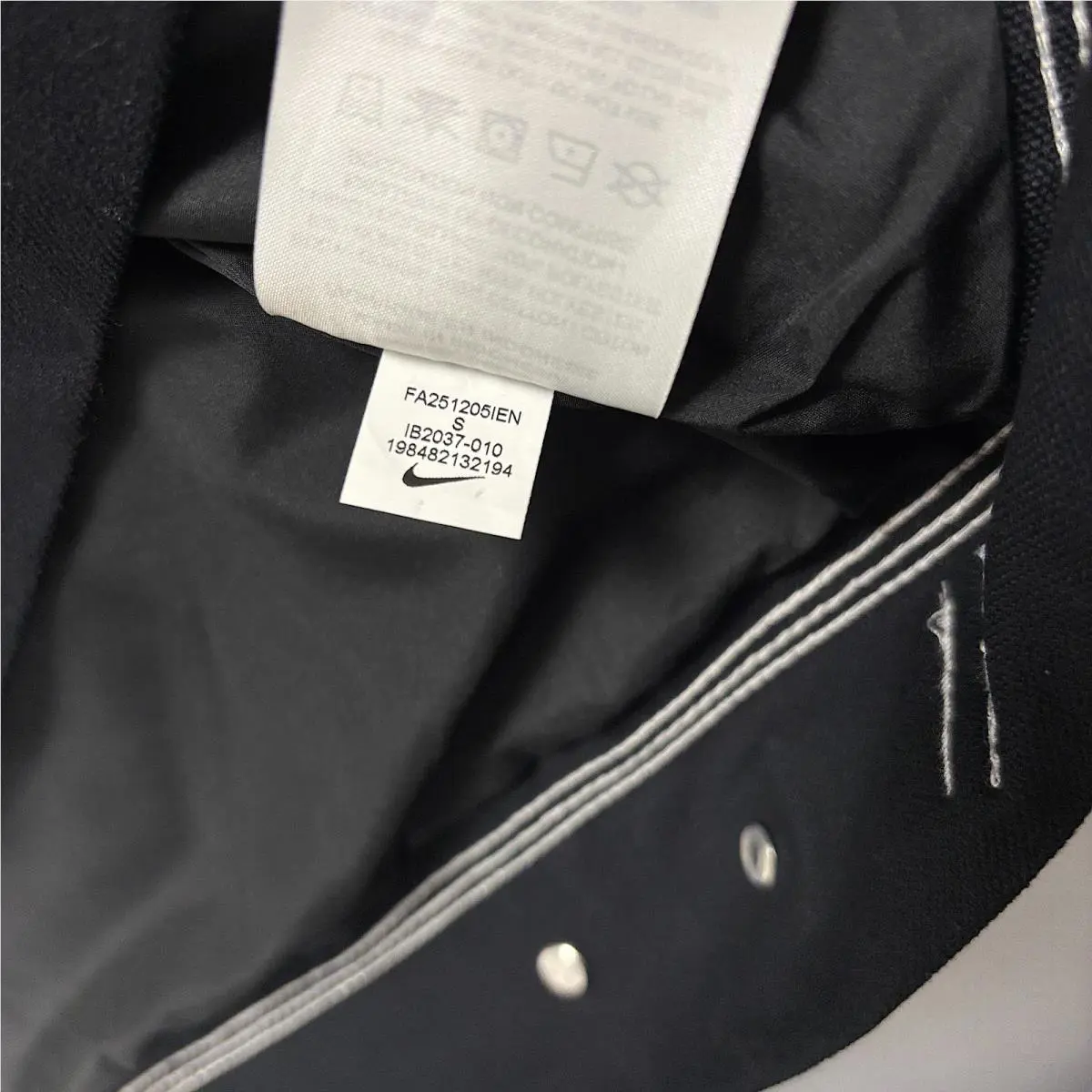 Nike clothing - Black (UPC: 198482132194) 4