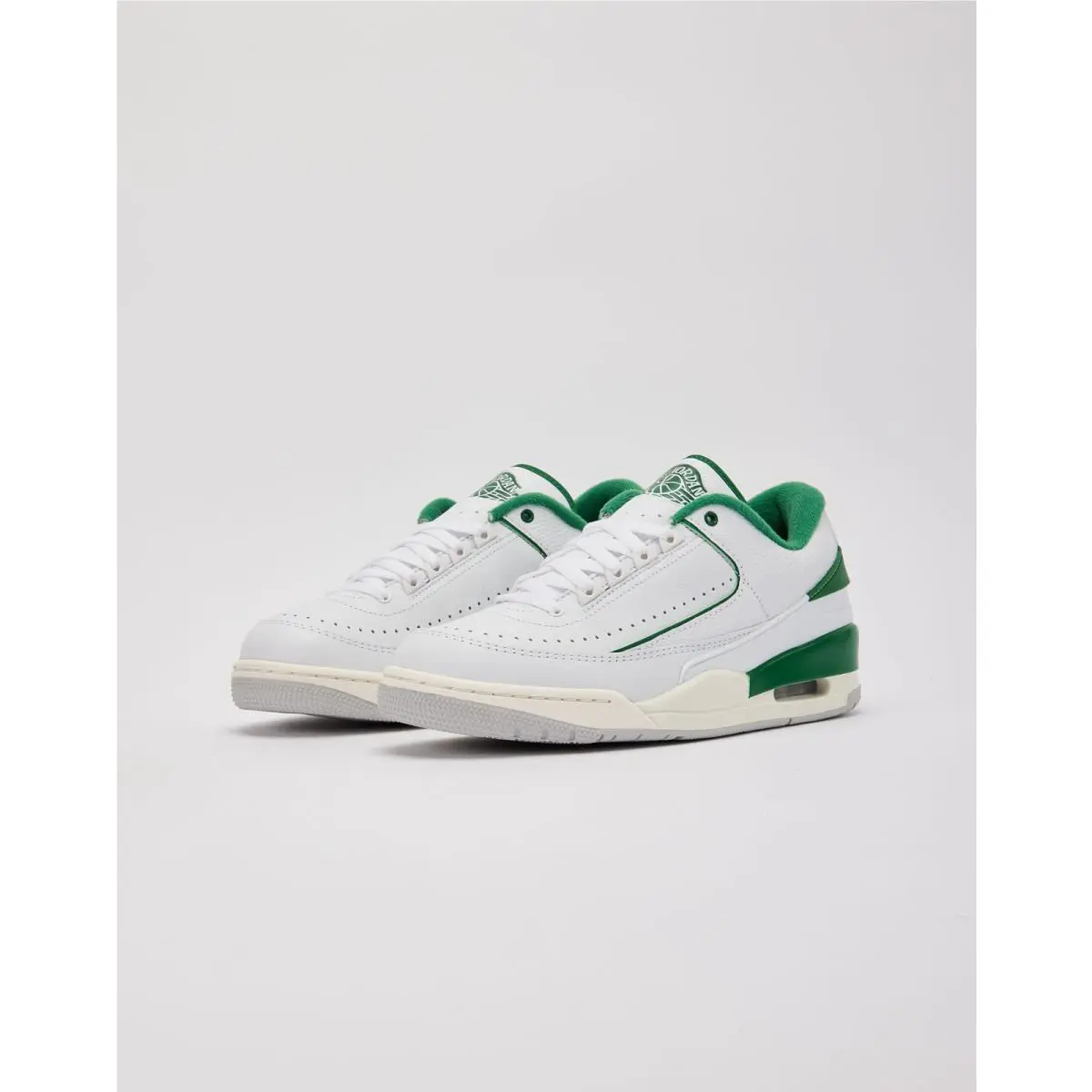 Nike shoes - White (UPC: 197859156382) 0