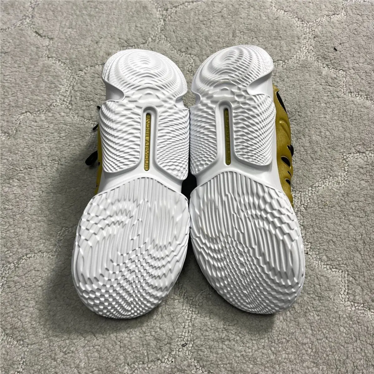 Under Armour shoes - Breakthru 4 - Breakthru - 3026641-001 - Gold 2