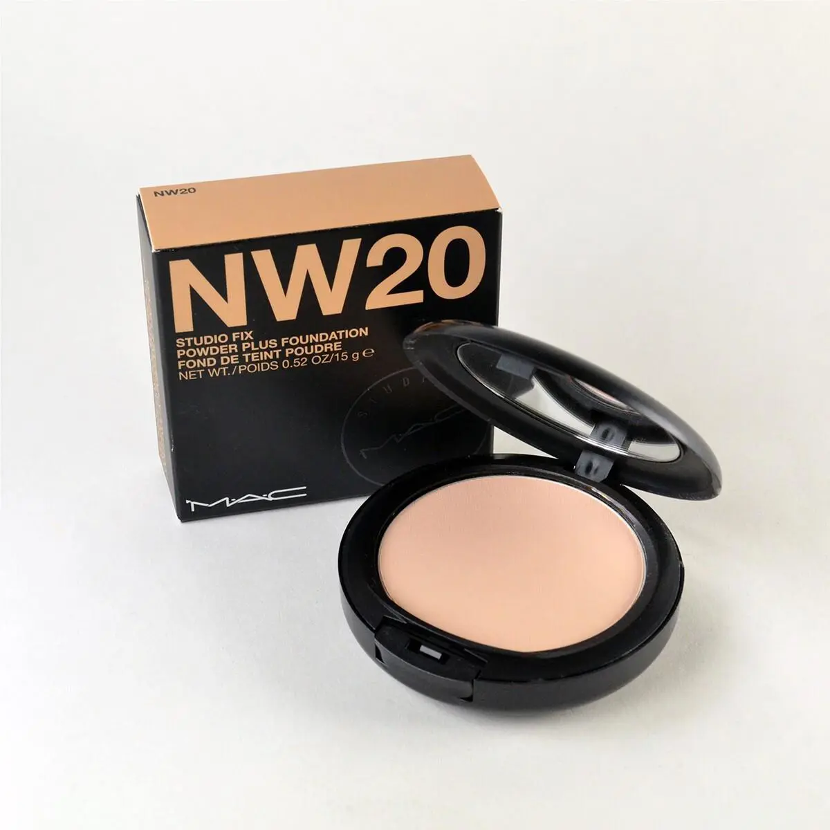 Mac Studio Fix Powder Plus Foundation NW20 - Full Size 0.52 Oz. / 15 g