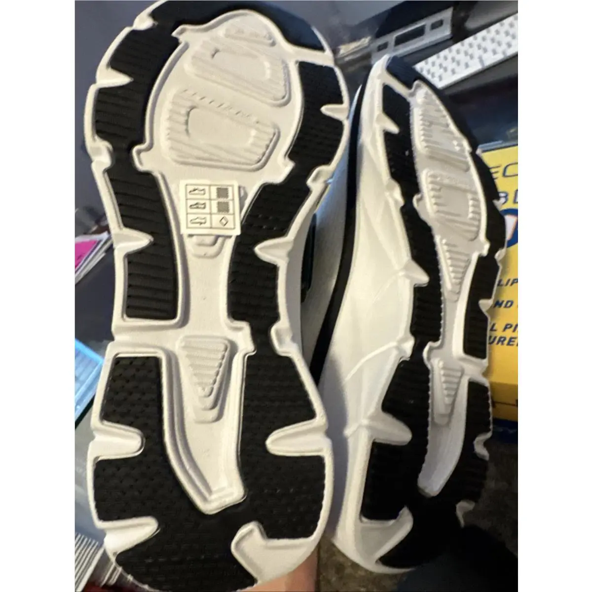 Skechers shoes - Skechers D`Lux Walker 2.0 - Walker - 232446/WBK - White/Black 11