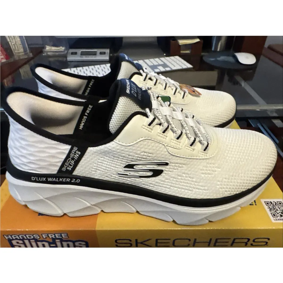 Skechers shoes - Skechers D`Lux Walker 2.0 - Walker - 232446/WBK - White/Black 12