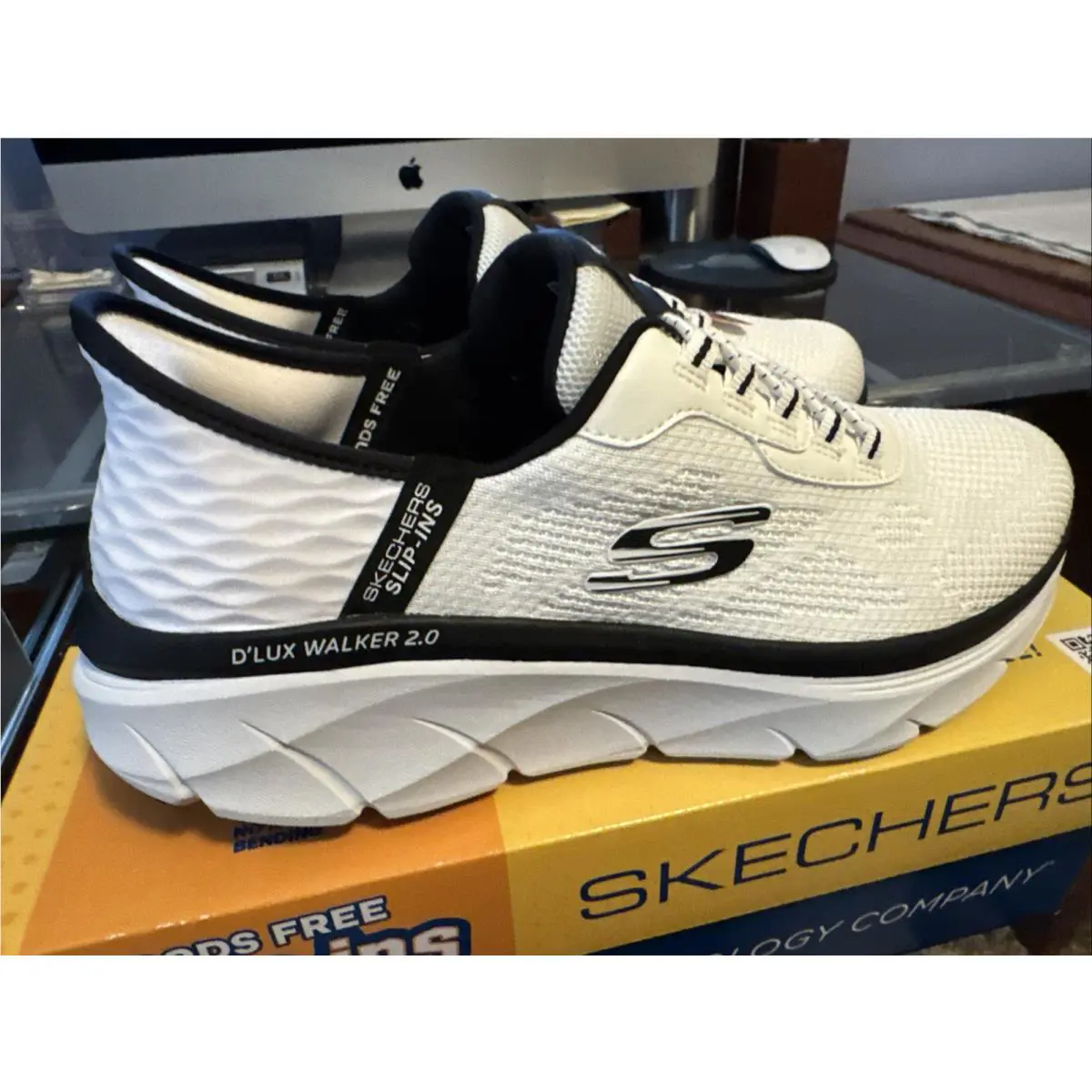 Skechers shoes - Skechers D`Lux Walker 2.0 - Walker - 232446/WBK - White/Black 14