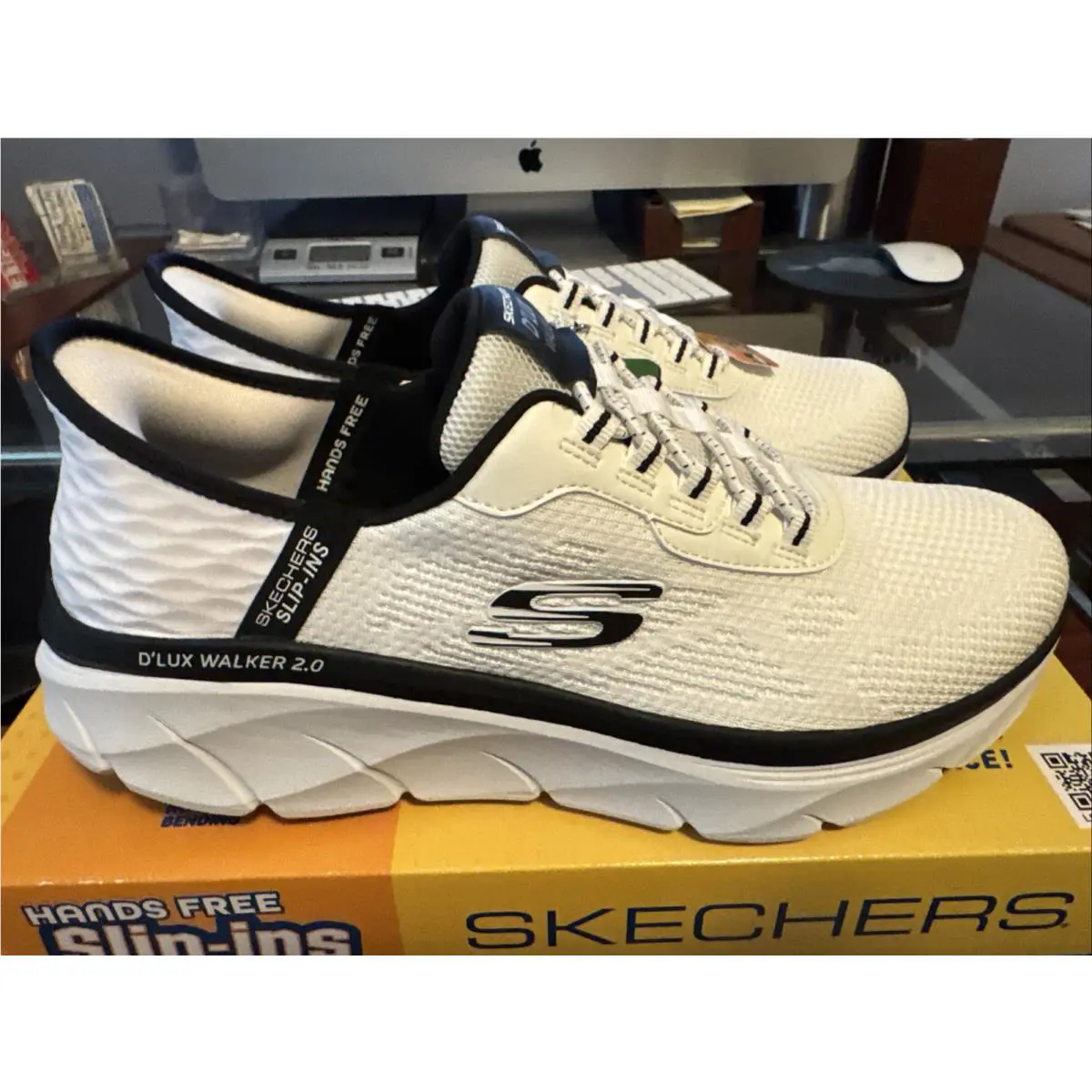 Skechers shoes - Skechers D`Lux Walker 2.0 - Walker - 232446/WBK - White/Black 18
