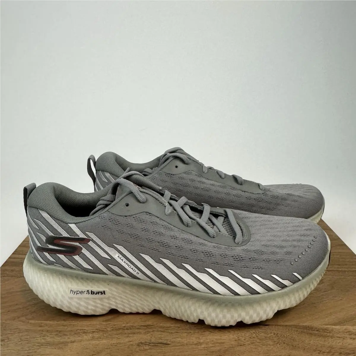 Mens Skechers Go Run Maxroad 5 Gray Athletic Sneakers Shoes Size 11.5 M