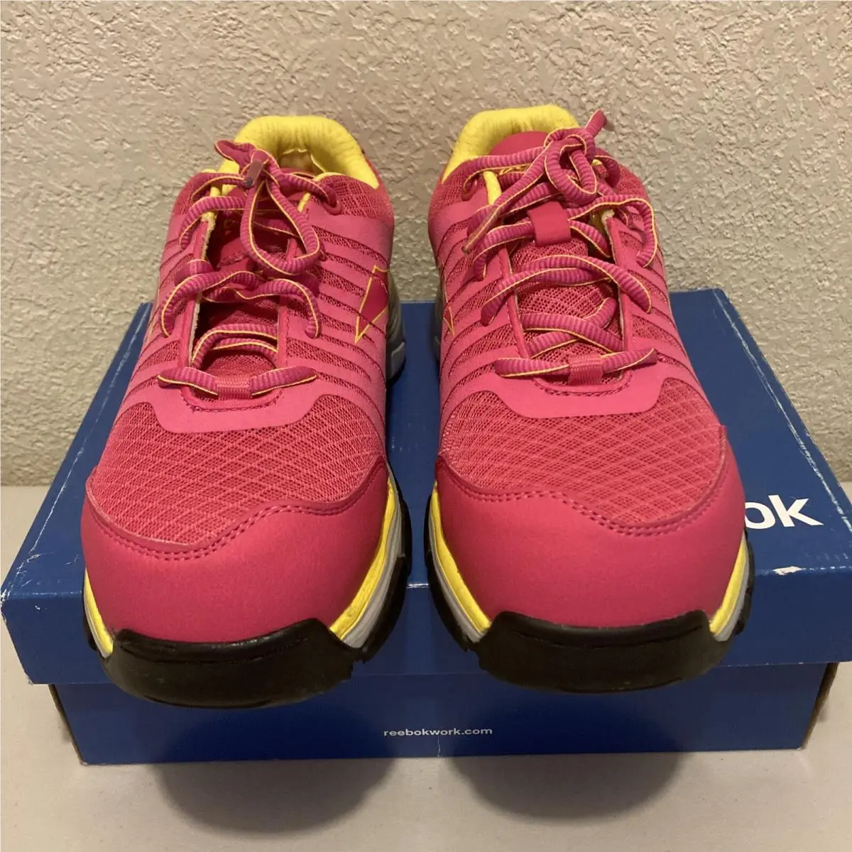 Reebok Arion Fushia Oxford Womens Size 9 M Composite Toe