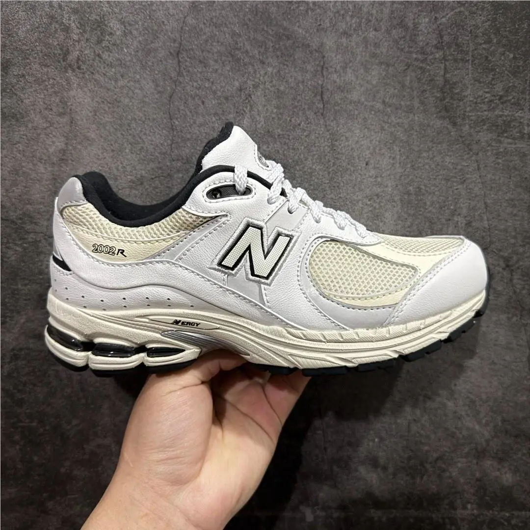 New Balance shoes - New Balance 2002R - White 0