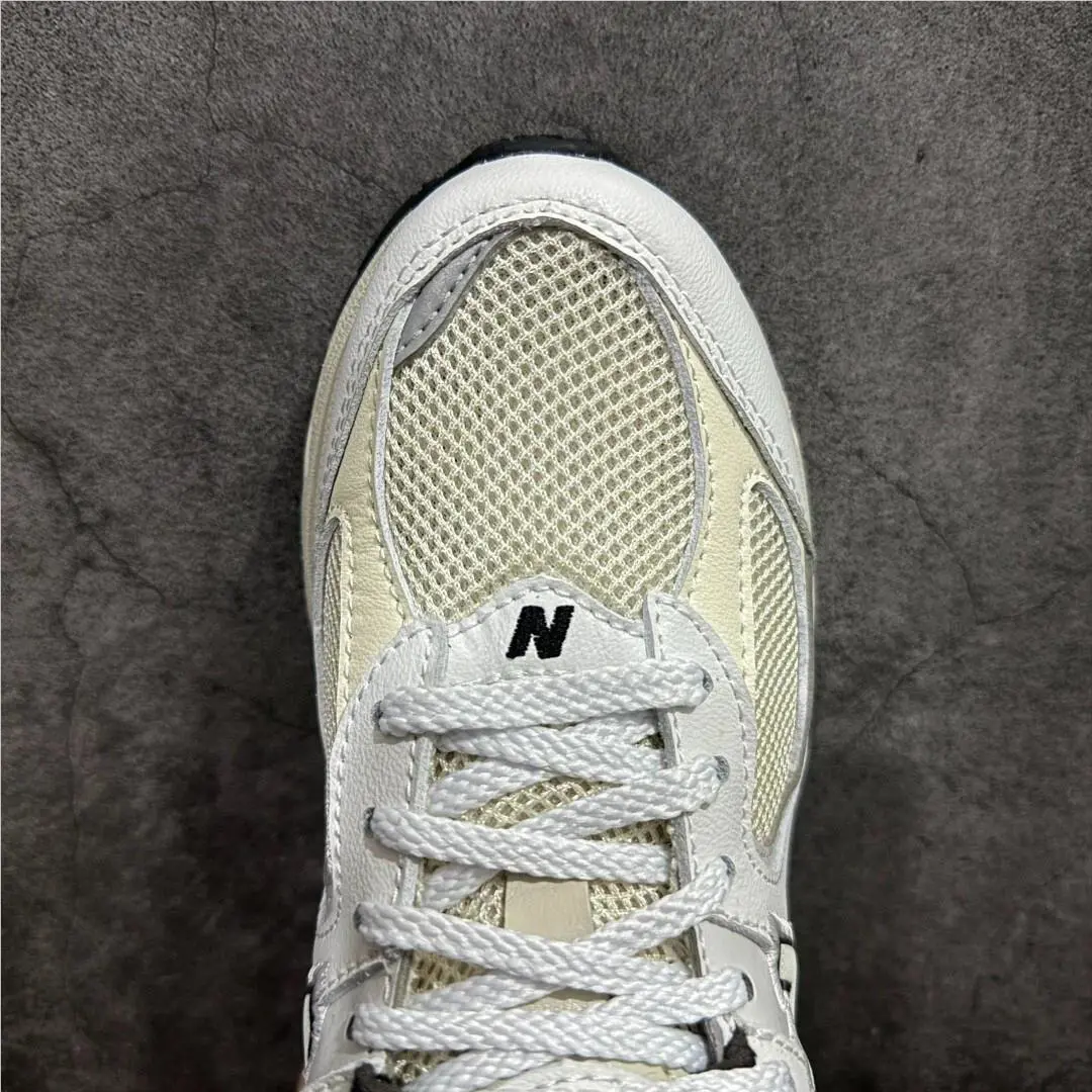 New Balance shoes - New Balance 2002R - White 2