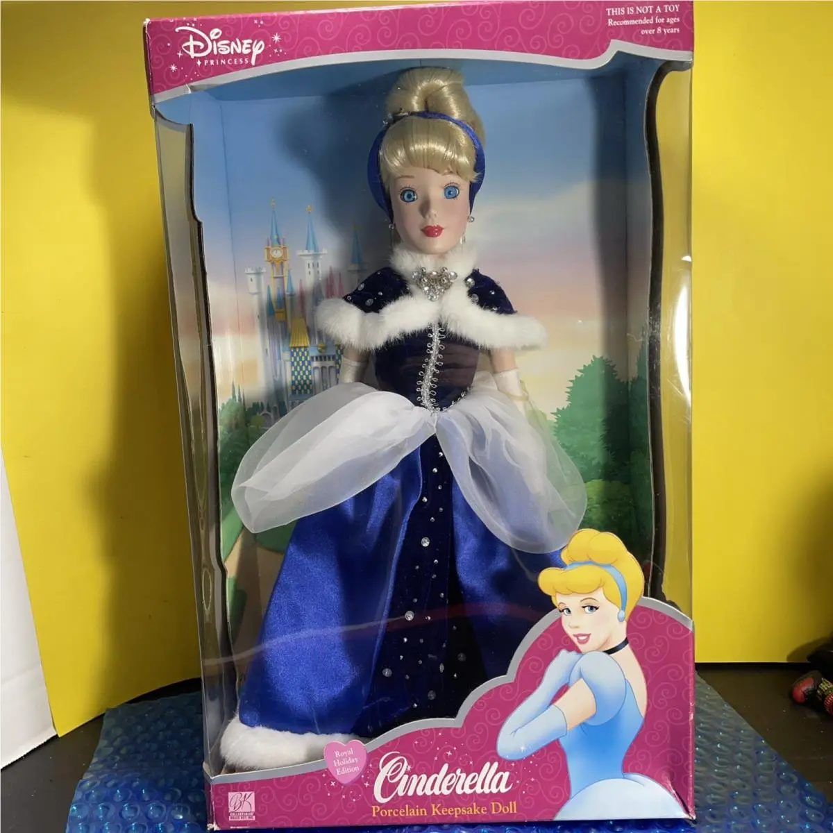 Vtg Disney Cinderella Porcelain Keepsake Doll Royal Holiday Edition N Box SH