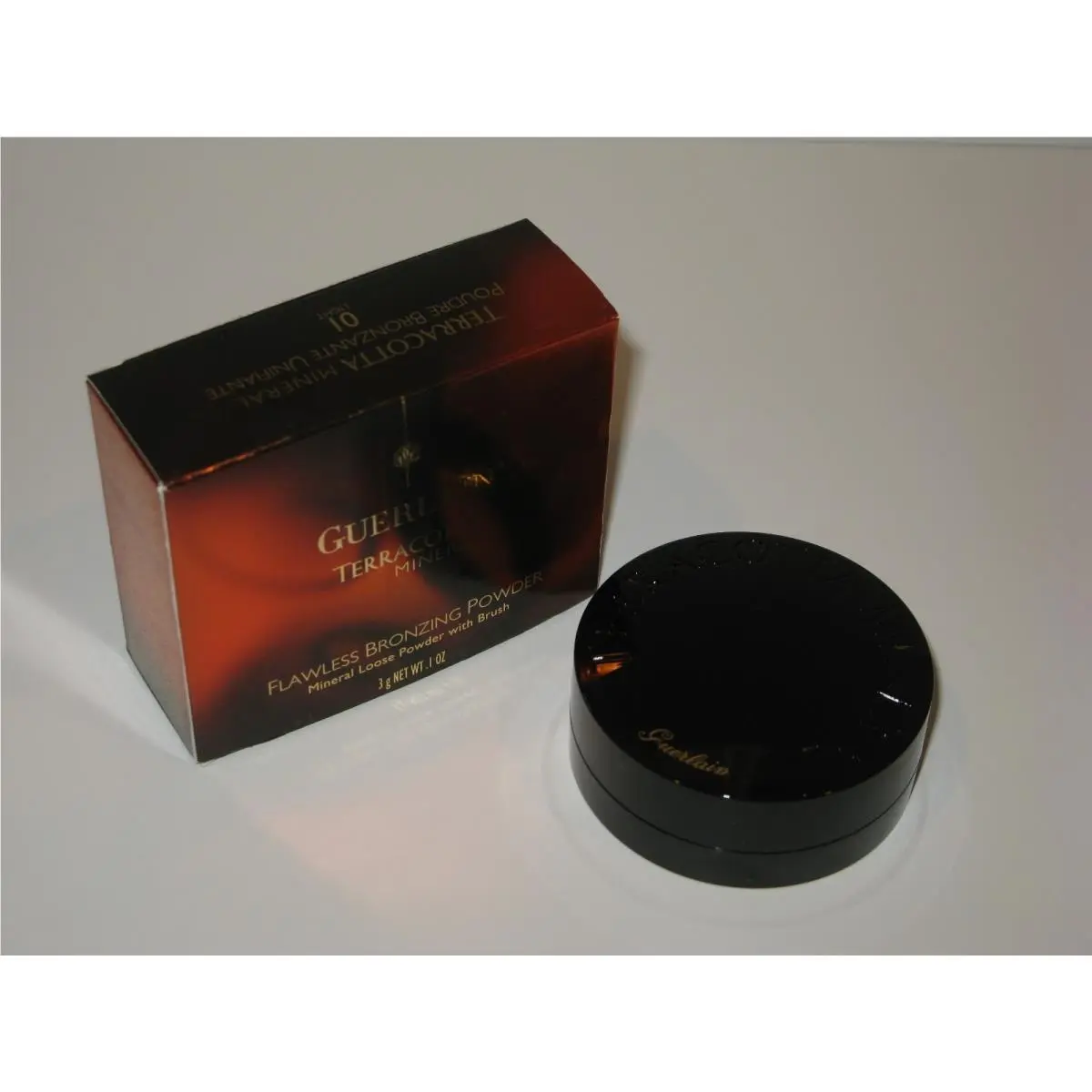 Guerlain Terracotta Mineral Flawless Bronzing Powder w/ Brush. 01 Light. 0.1 oz