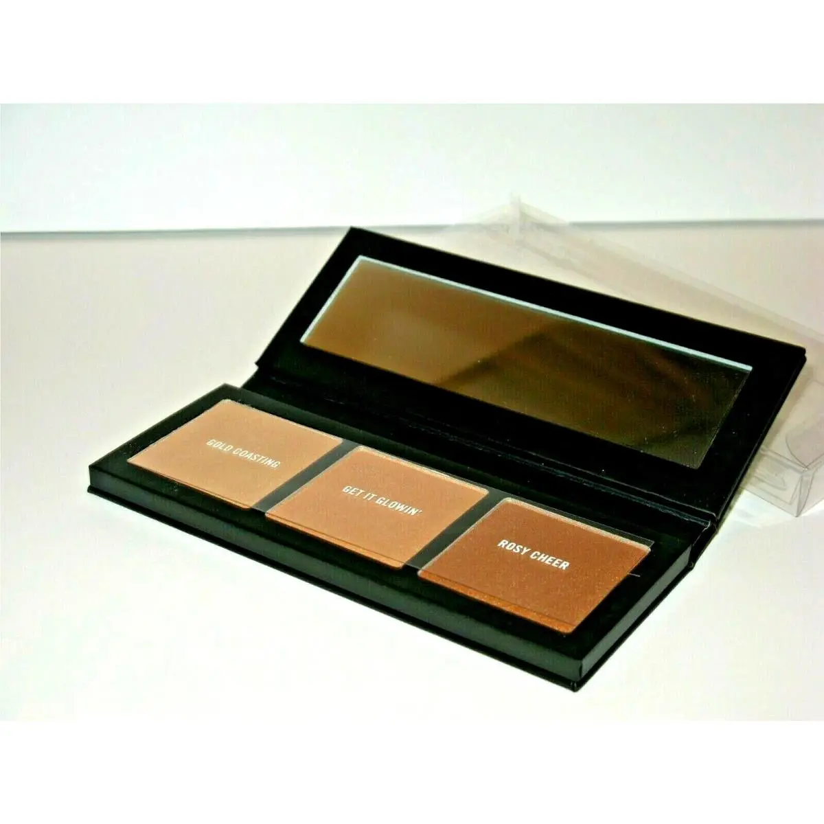 Mac Hyper Real Glow Palette. 0.15 Oz. / 4.5 g Each