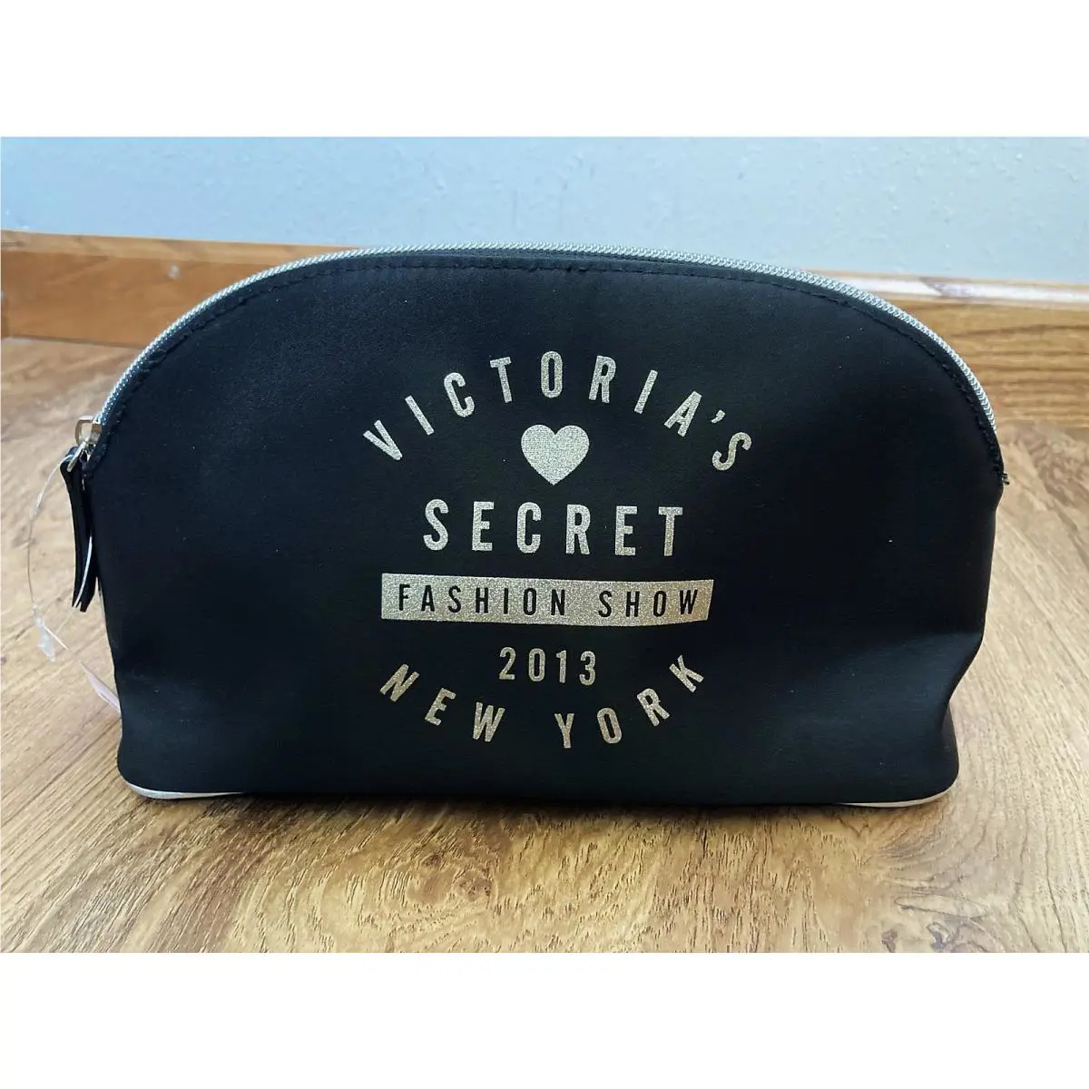 Victoria’s Secret 2013 York Fashion Show Cosmetic Bag Brush Set-nwt