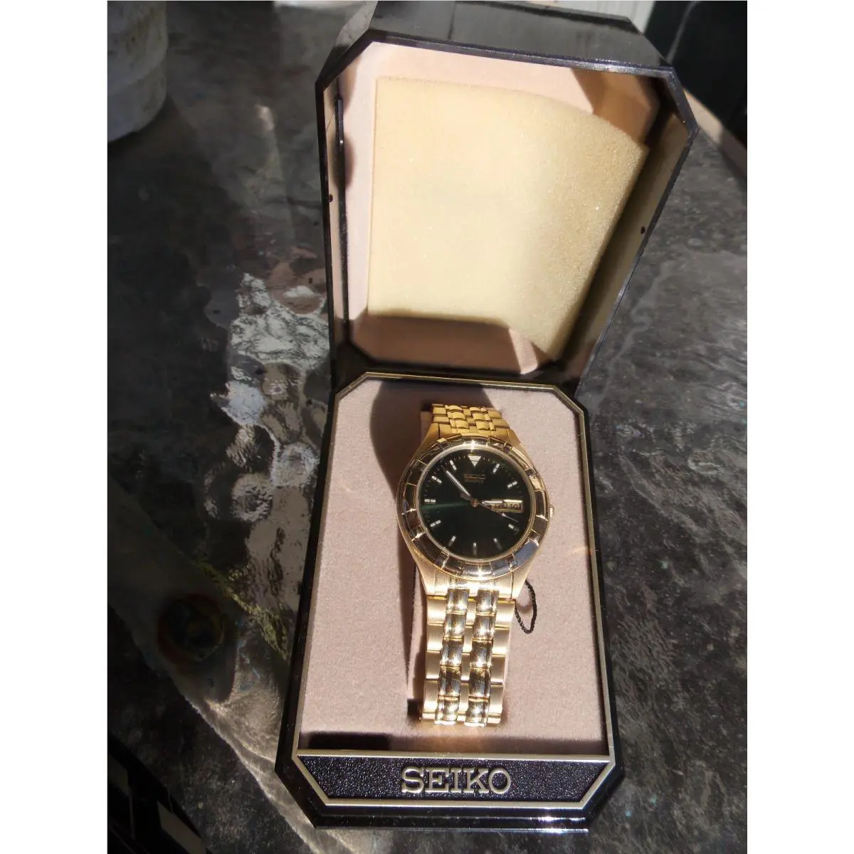 Seiko Quartz Mens Watch in Box Analogue Watch