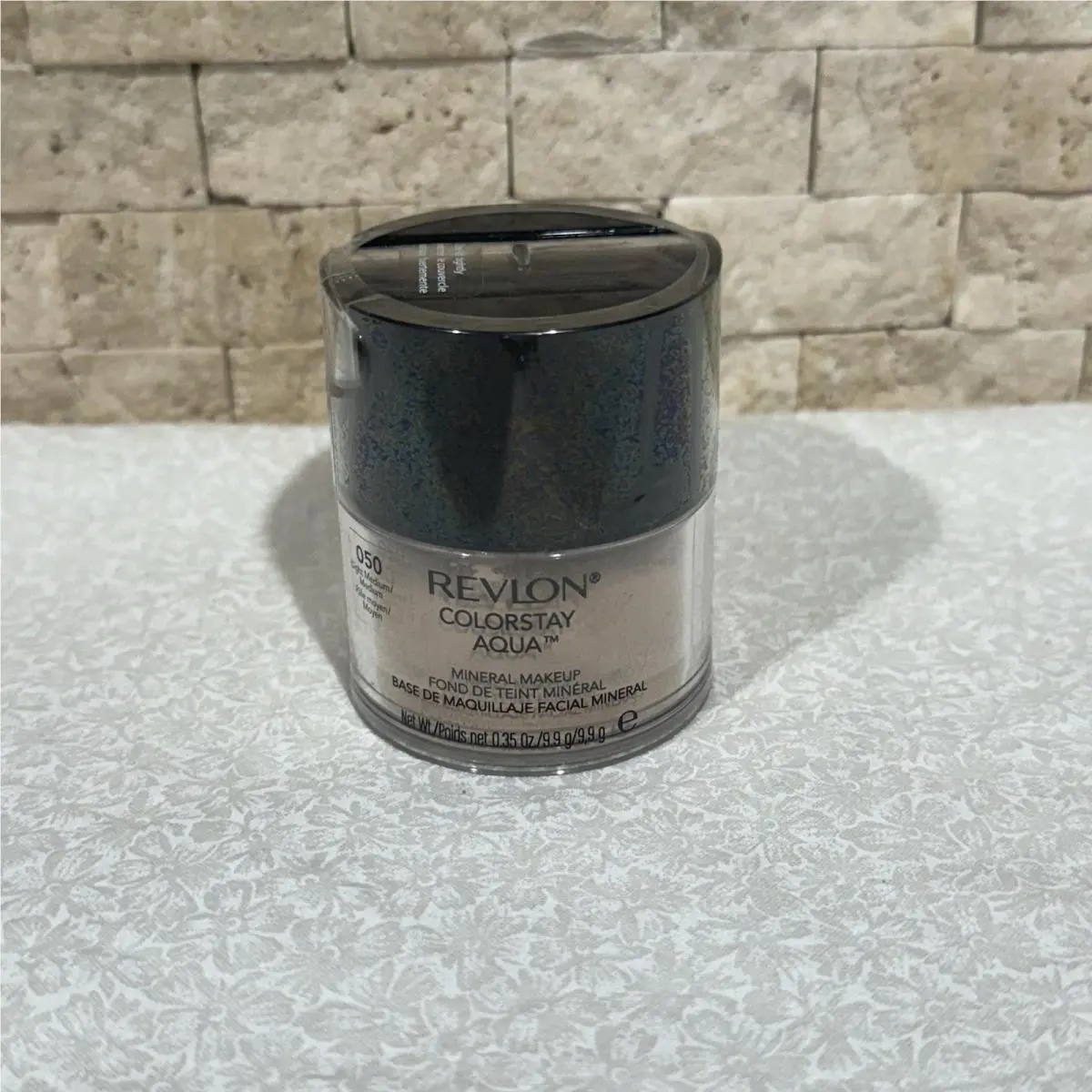 Colorstay Aqua Mineral Makeup-050 Light Medium/medium by Revlon