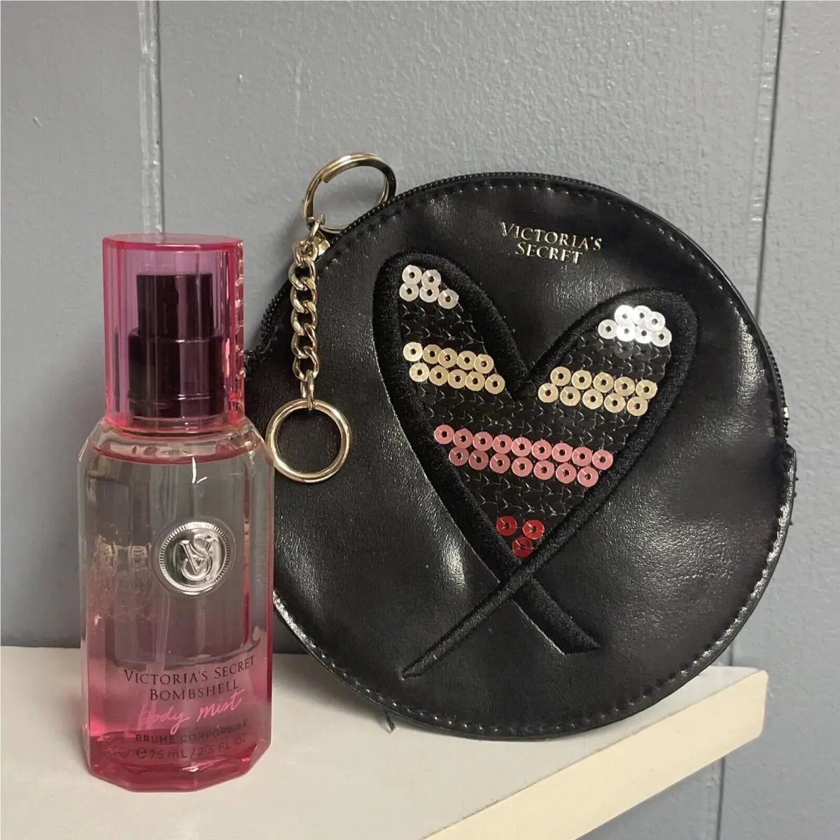 Victoria`s Secret Bombshell Body Mist + Glitter Heart Change Purse Set blt4j2 by Victoria's Secret