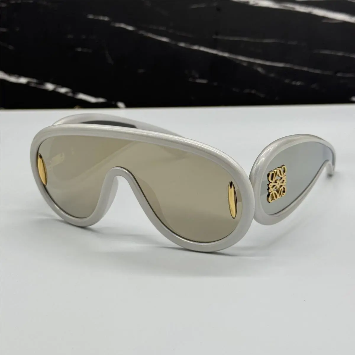 Loewe LW40108I 24C Gray/smoke Mask Unisex Sunglasses Loewe