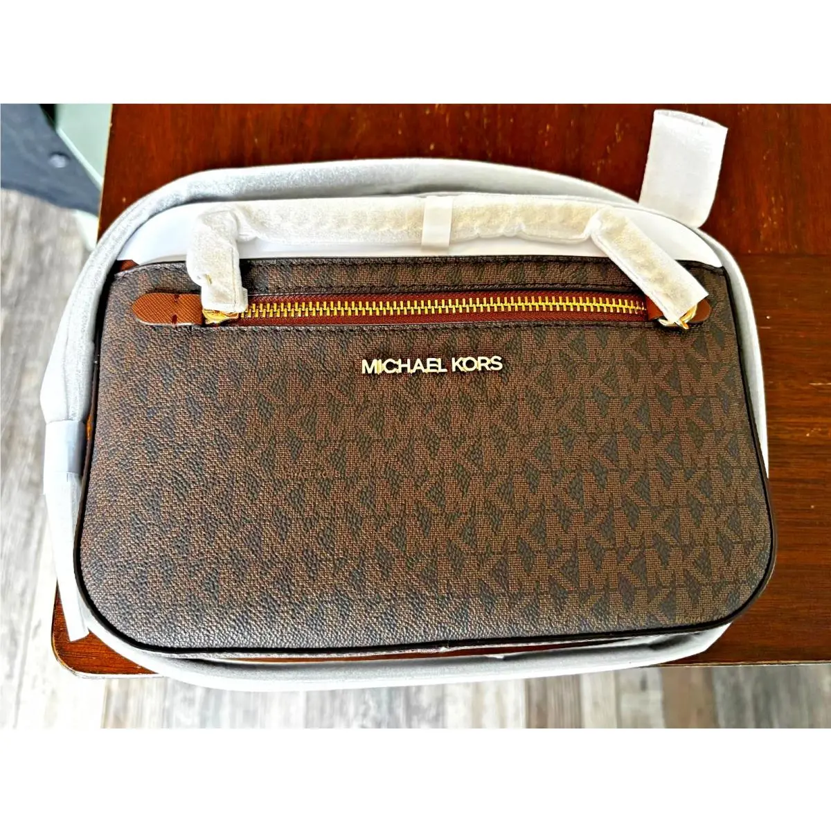Michael Kors Jet Set Item LG EW ZP Chain Logo Crossbody Bag Brown