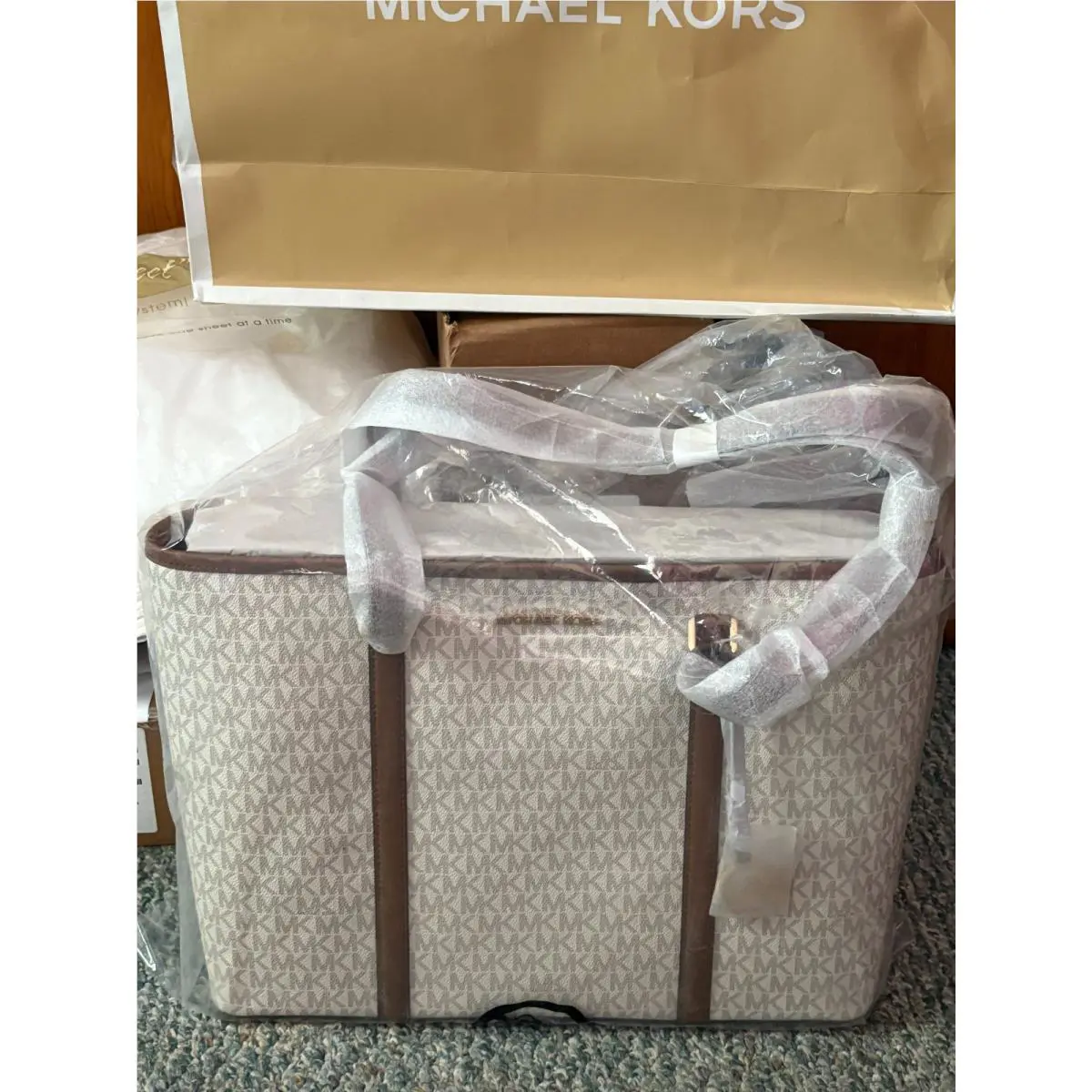 Michael Kors Sady Top Zip Large Tote Purse Vanilla Luggage