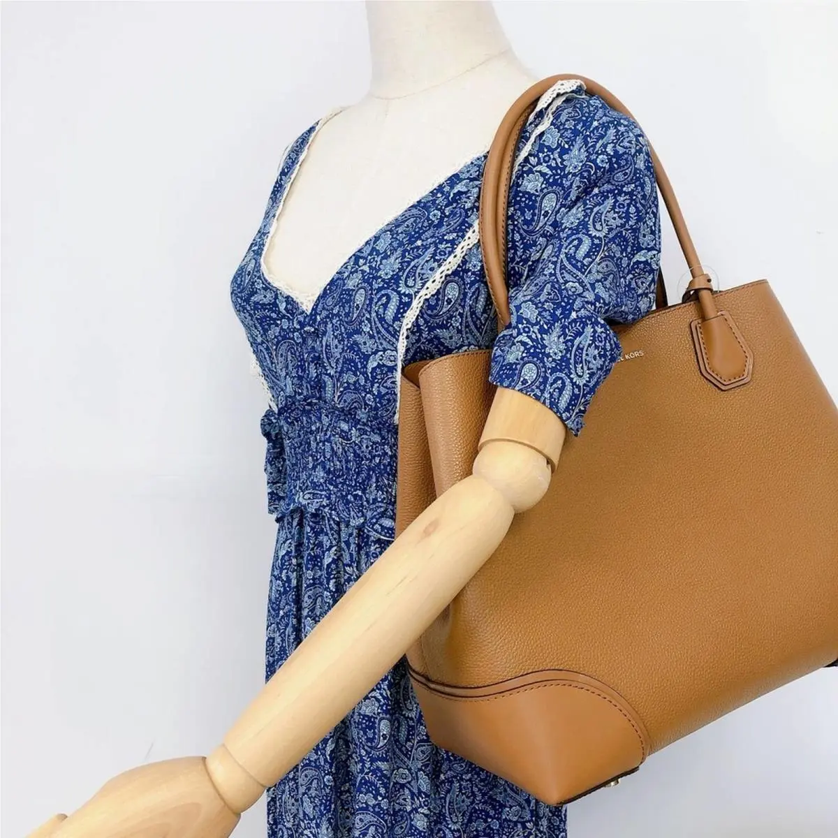 Michael Kors 30H7GZ5T7A Mercer Gallery Large Leather Satchel IN Acorn