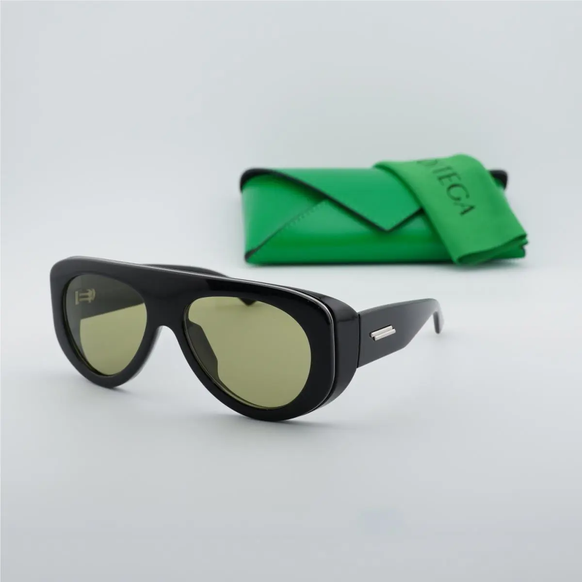 Bottega Veneta BV1362S 006 Shiny Black/green 58-17-130 Sunglasses