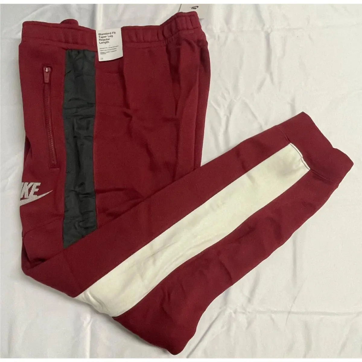 Nike Sportswear Mens Hybrid Fleece Tapered Joggers Size Large Red DO7232 677