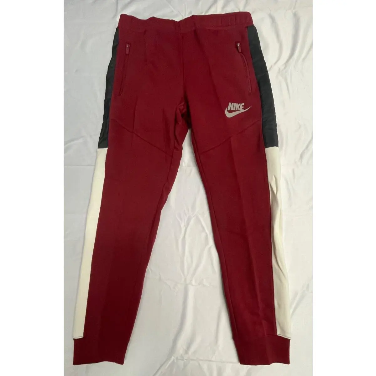 Nike clothing - Red (UPC: 195867005555) 3