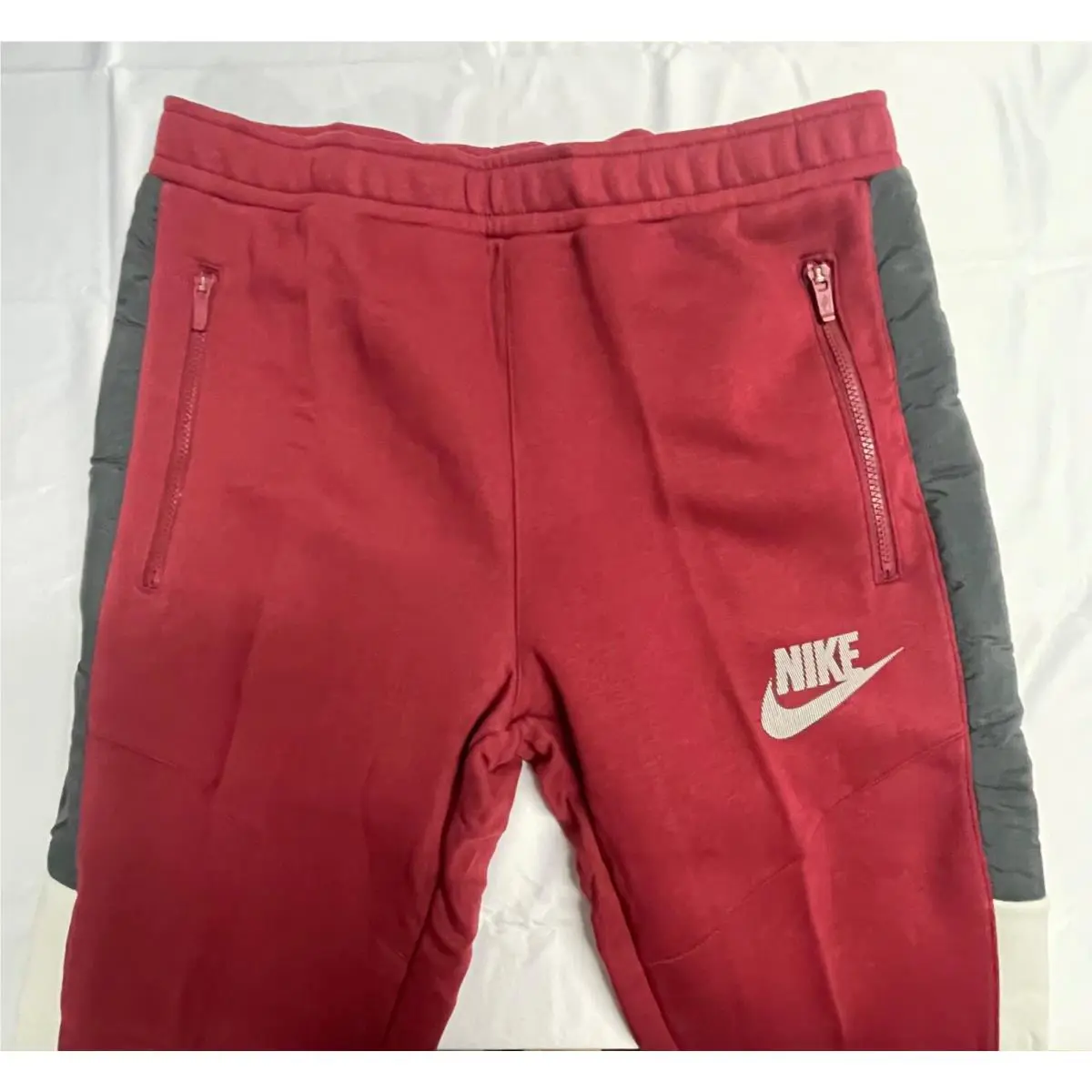 Nike clothing - Red (UPC: 195867005555) 5