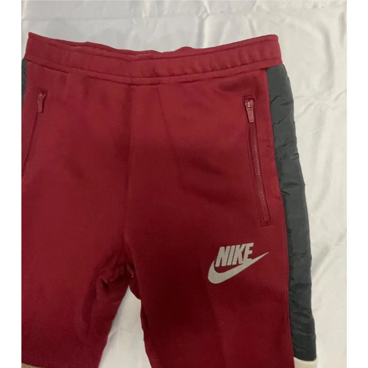 Nike clothing - Red (UPC: 195867005555) 6
