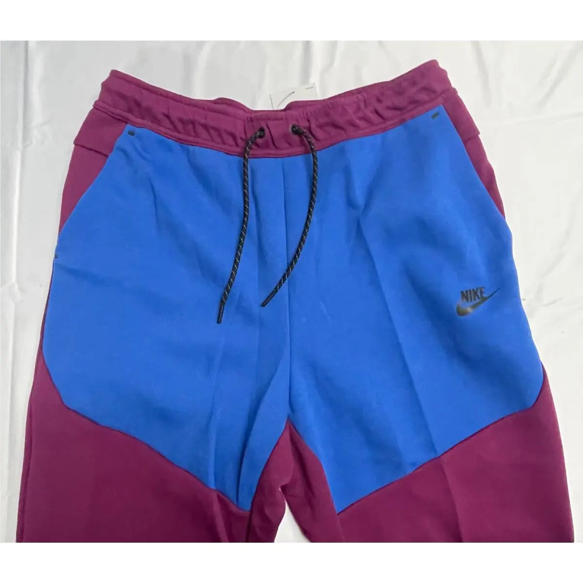 Nike clothing - Sangria (UPC: 195245441470) 4