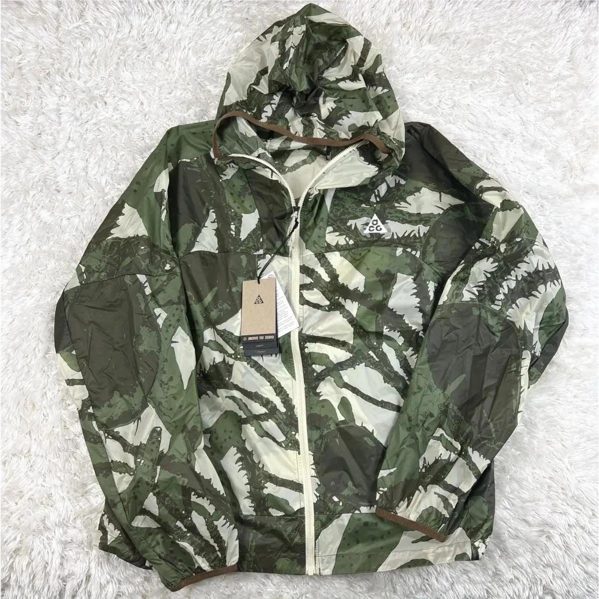 Nike clothing - Nike ACG Windproof Jacket - ACG Windproof Jacket - IH3580-229 - Green 1
