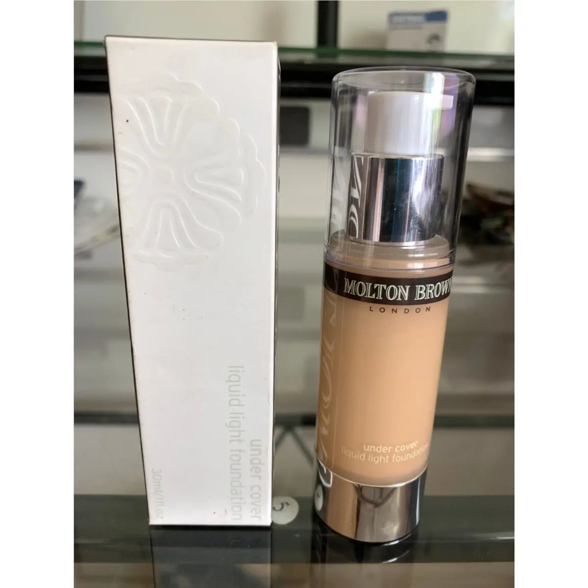 Molton Brown Under Cover Liquid Light Foundation 04 Primavera Light Reflecting