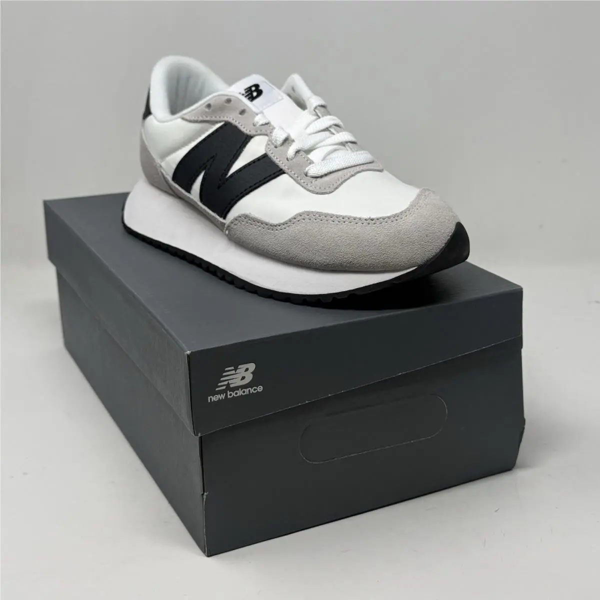 New Balance 237 Running Sneakers Shoes Womens 9 White Gray Black Suede Nylon