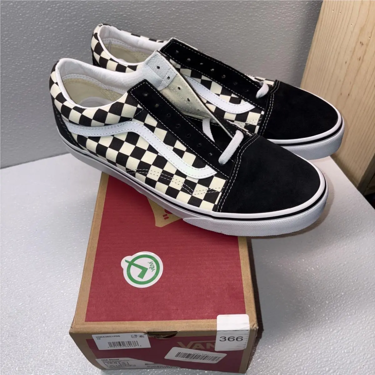Men`s Old Skool Sneakers Black / White Checkerboard VN0A38G1P0S Sz10 by Vans