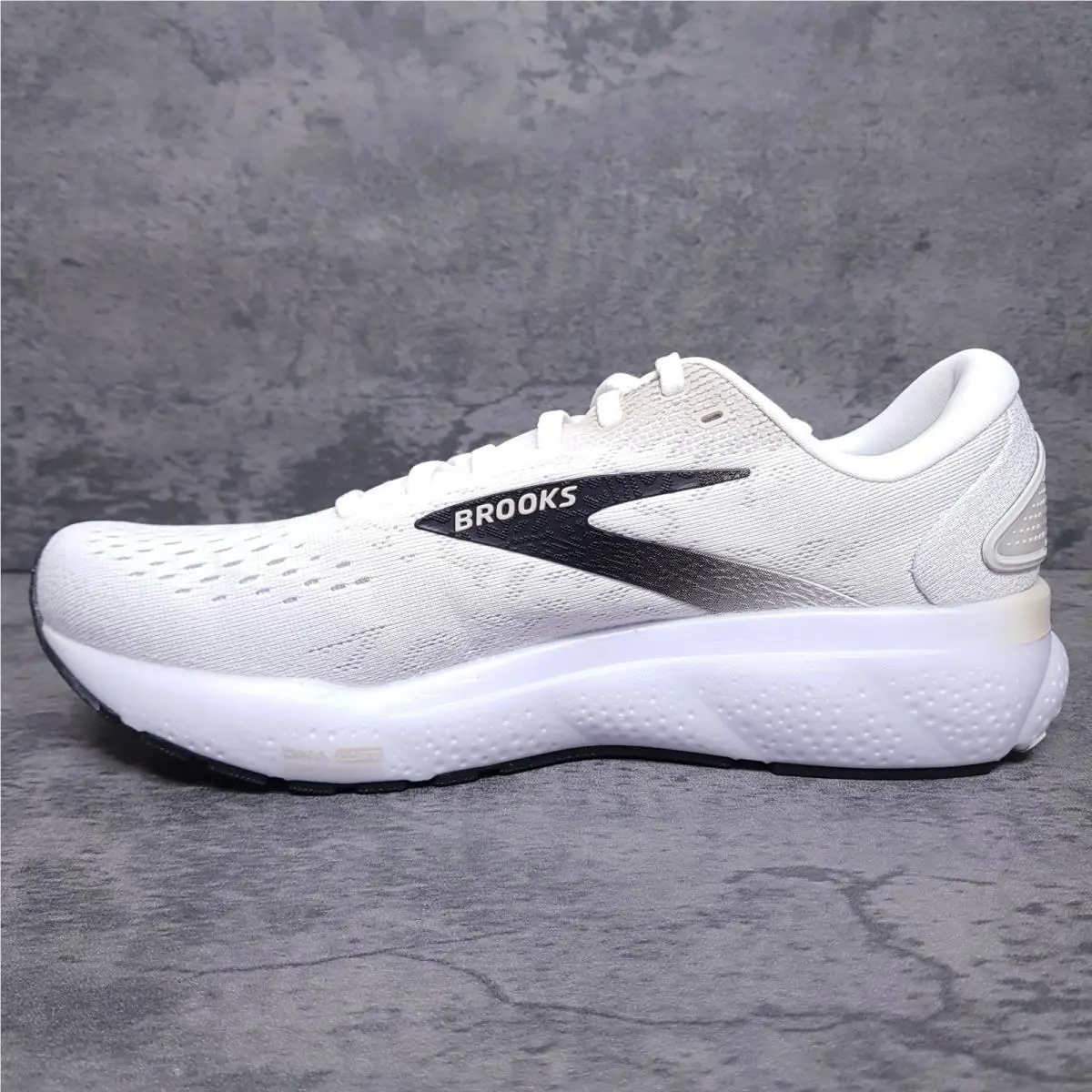 Brooks shoes - Brooks Ghost 16 - Ghost - 110418-1D-125 - White 0