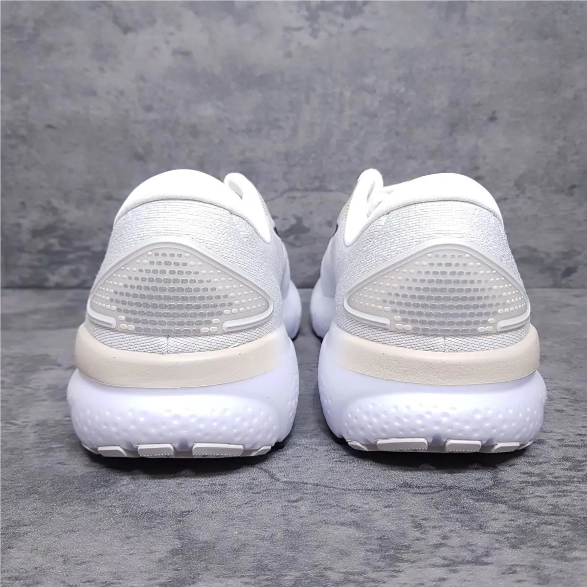 Brooks shoes - Brooks Ghost 16 - Ghost - 110418-1D-125 - White 2
