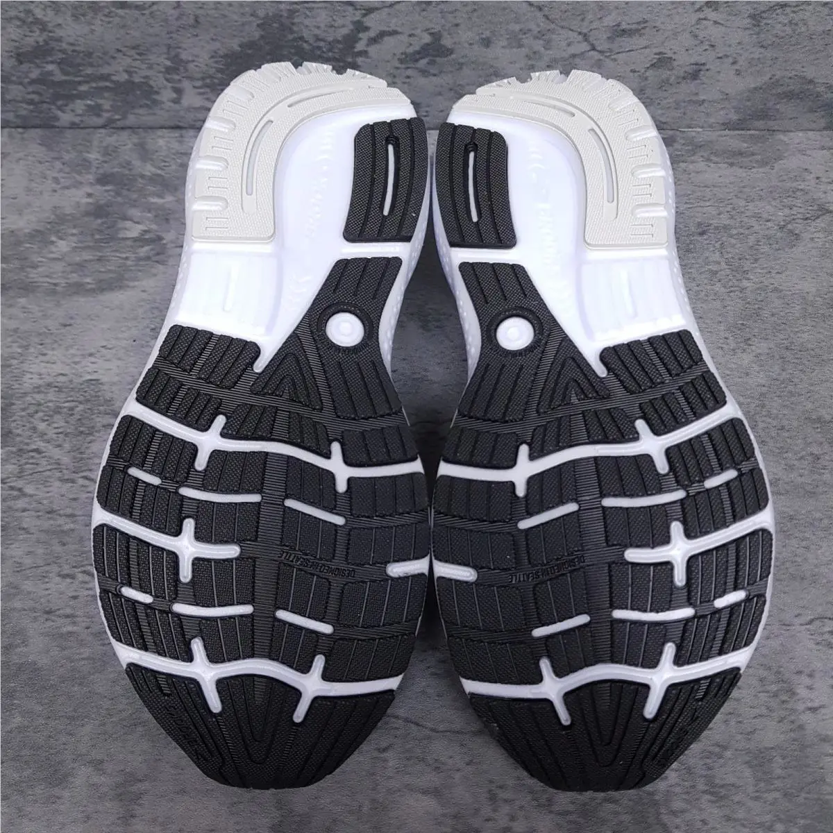 Brooks shoes - Brooks Ghost 16 - Ghost - 110418-1D-125 - White 3
