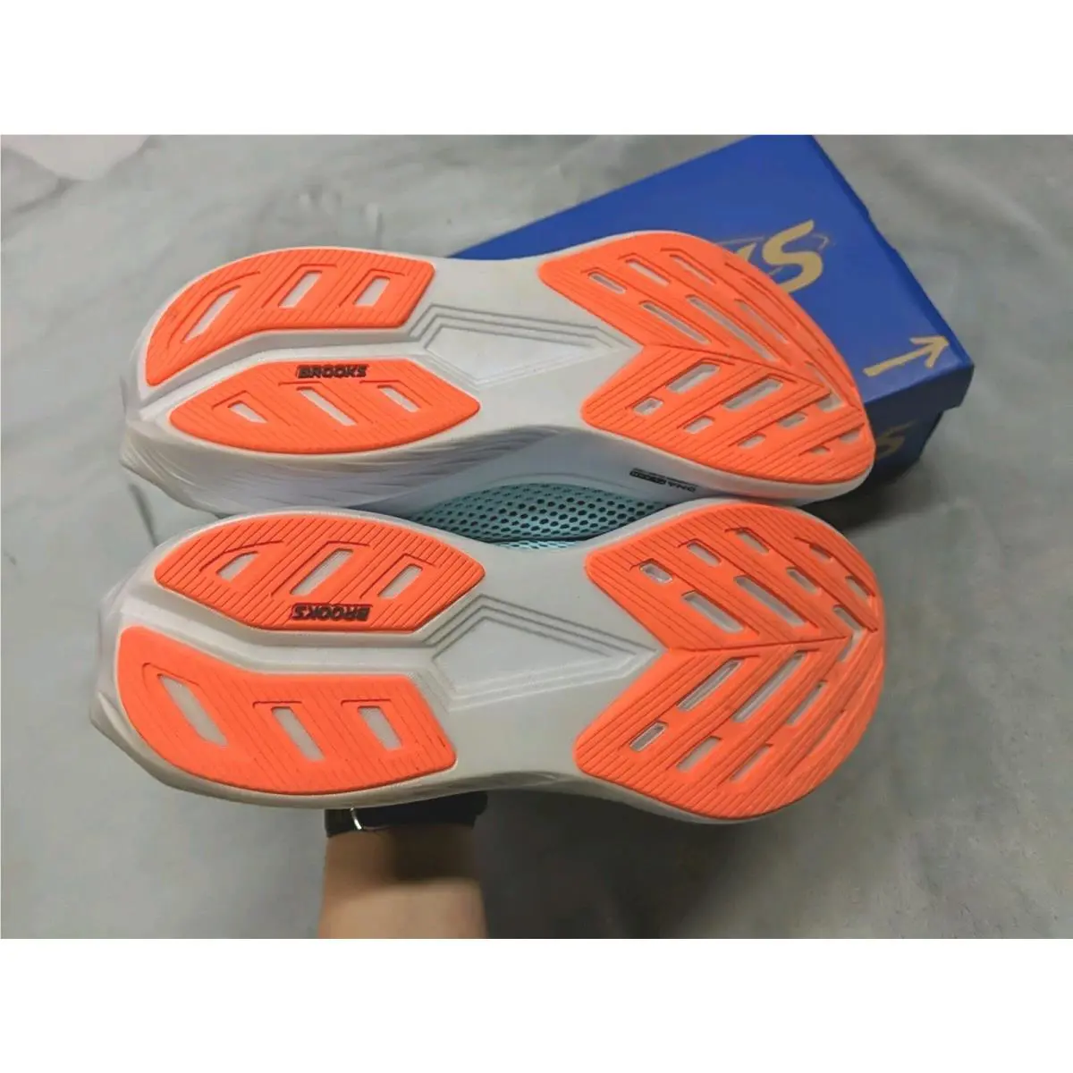 Brooks shoes - Brooks Hyperion 3 - Hyperion - Primer/Ebony/Oyster 2