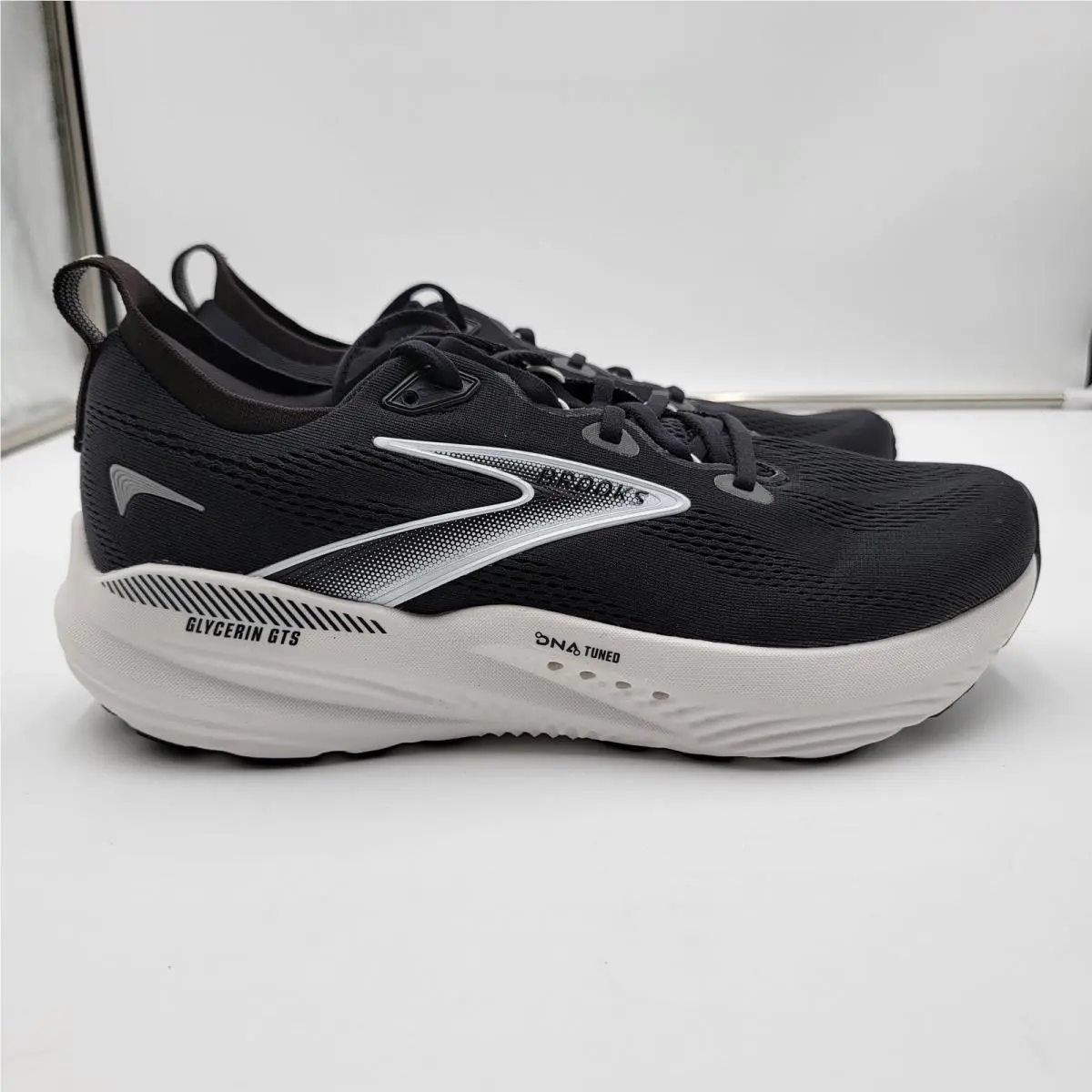Brooks shoes - Black 1