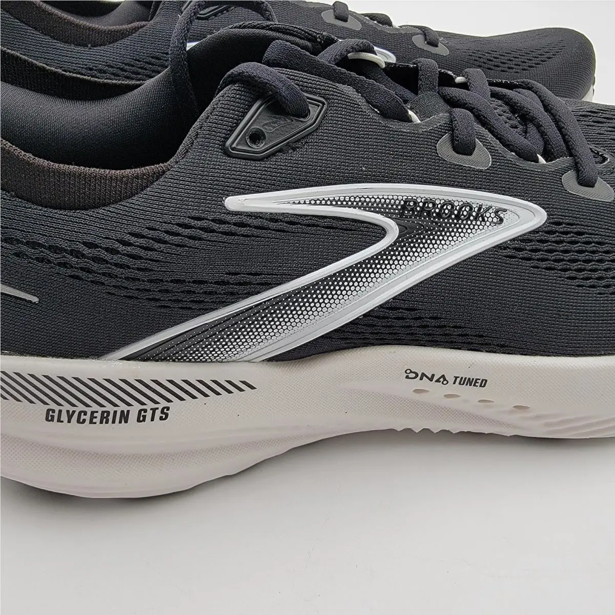 Brooks shoes - Black 2