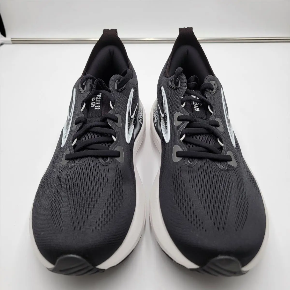 Brooks shoes - Black 3