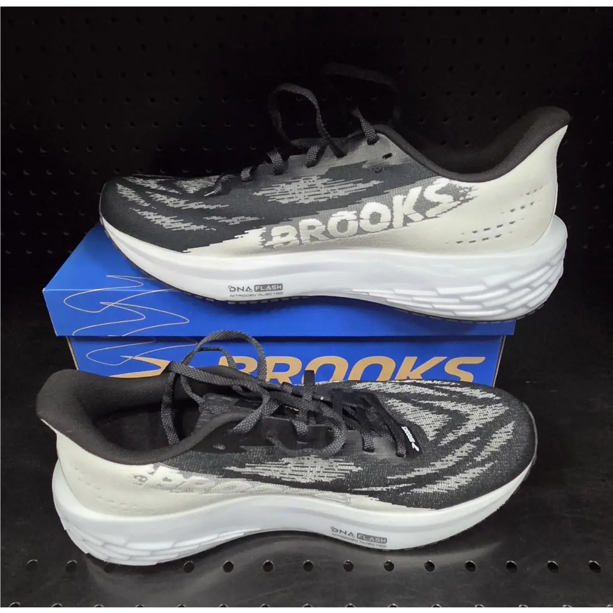 Brooks shoes - Brooks Lunch 11 - Lunch - Black / White01 0