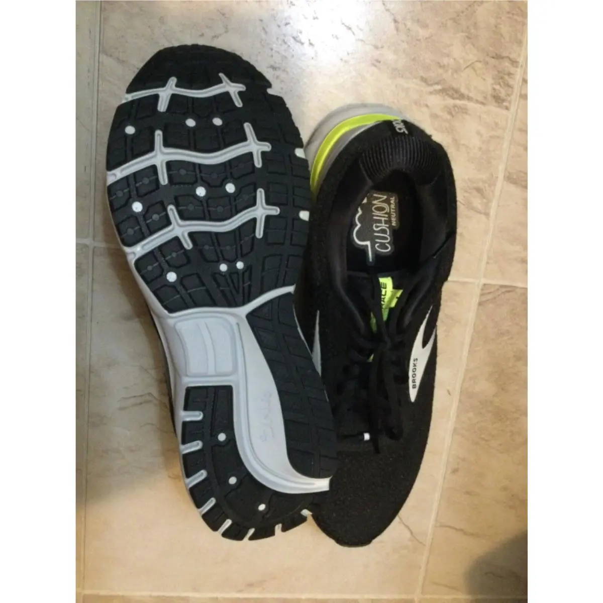 Brooks shoes - Black 4