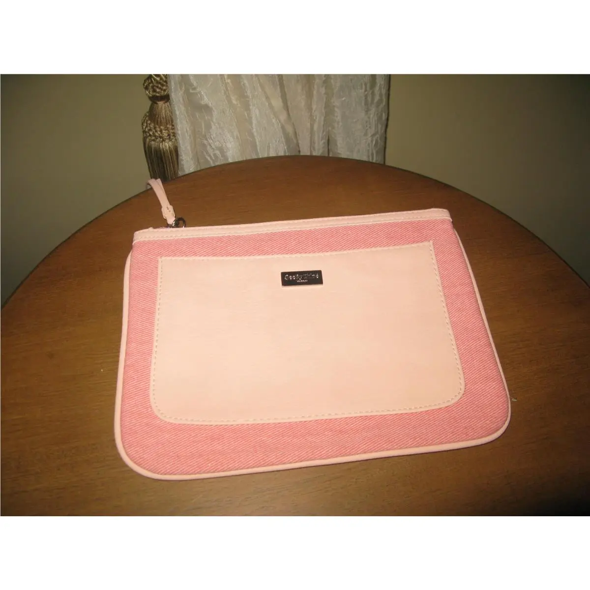 Chloe `see` Women`s Pink Cosmetic Zippered Pouch. New. Authentic